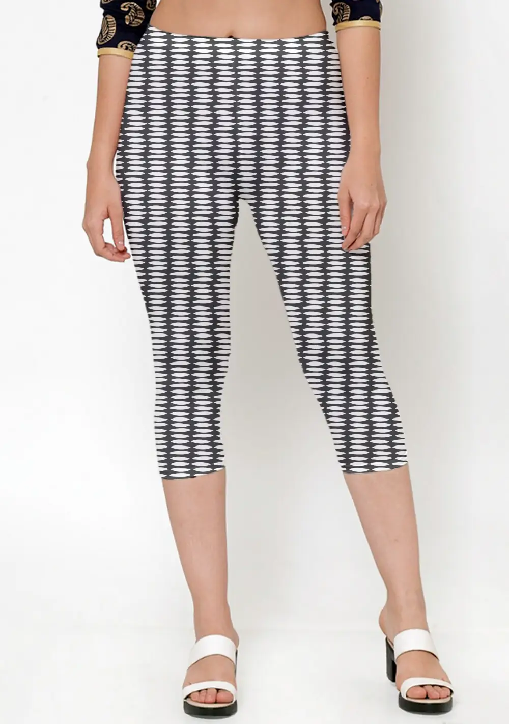 Pebbles Print Women Capri Leggings Pant - Image 3