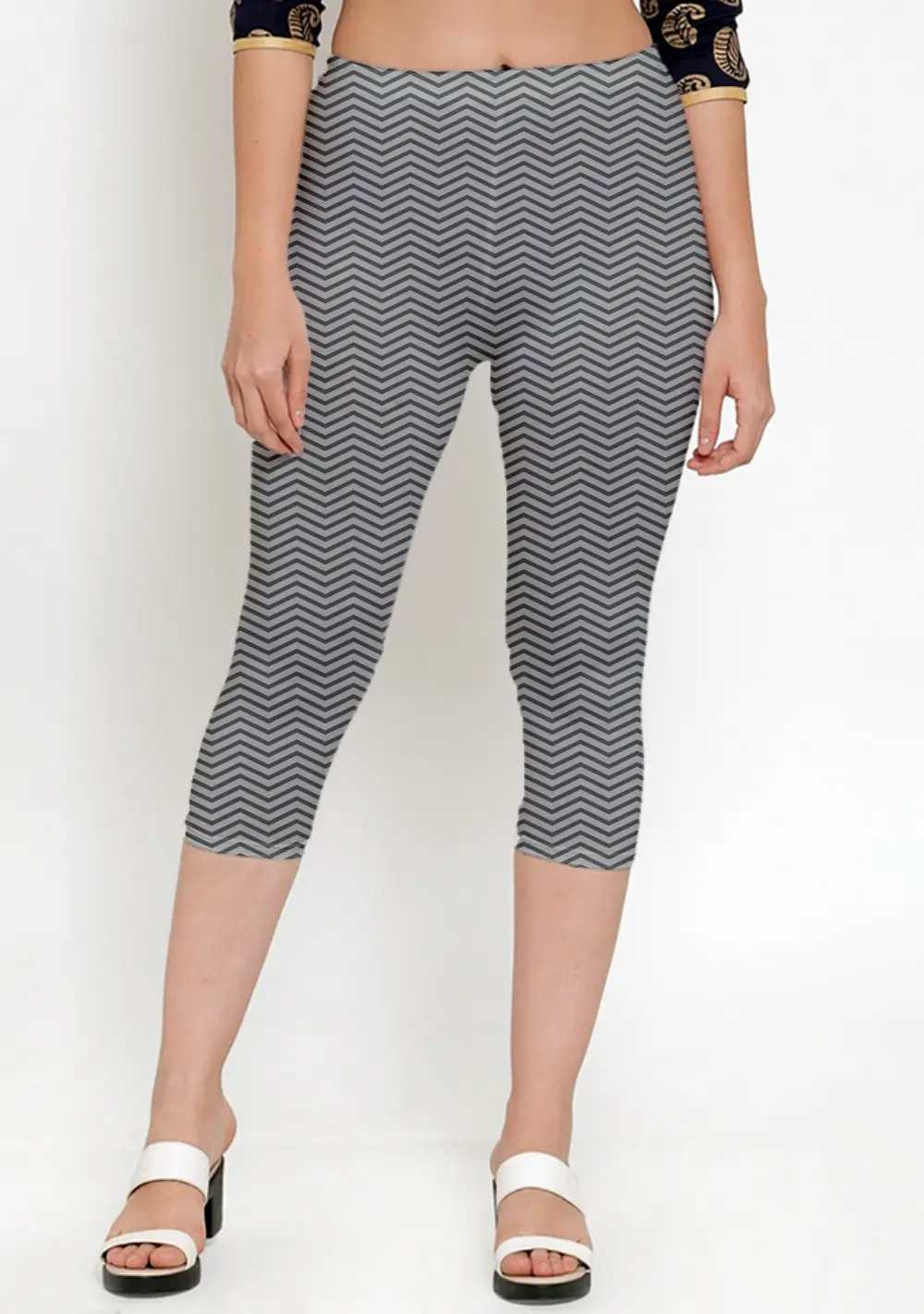 Zigzag Print Grey Women Capri Leggings Pant - Image 3