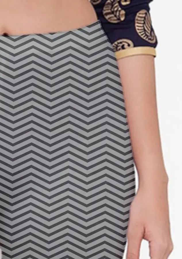 Zigzag Print Grey Women Capri Leggings Pant - Image 2