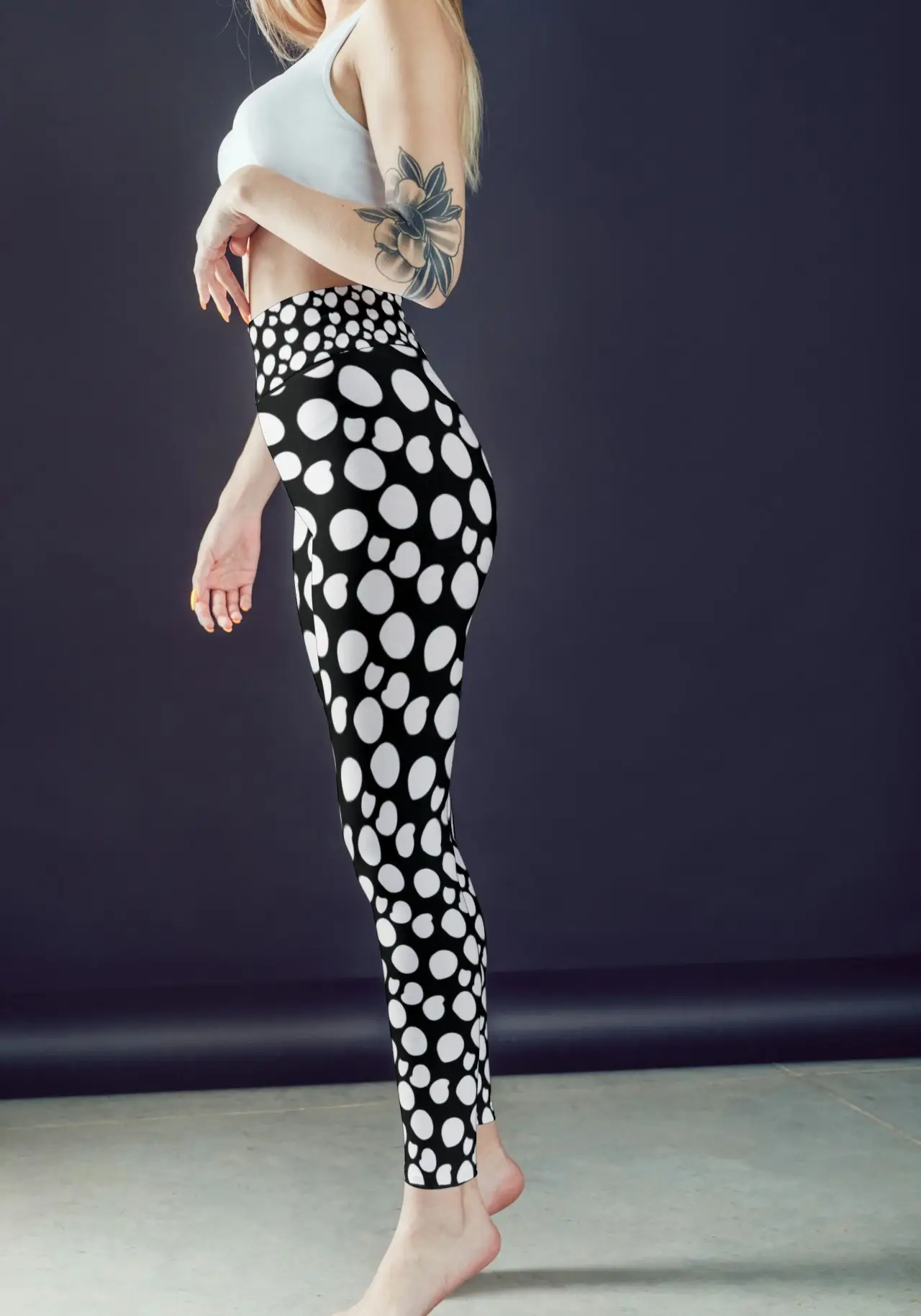 Polka Dots Printed Black Women Sports Tights And Bra Set - Image 2