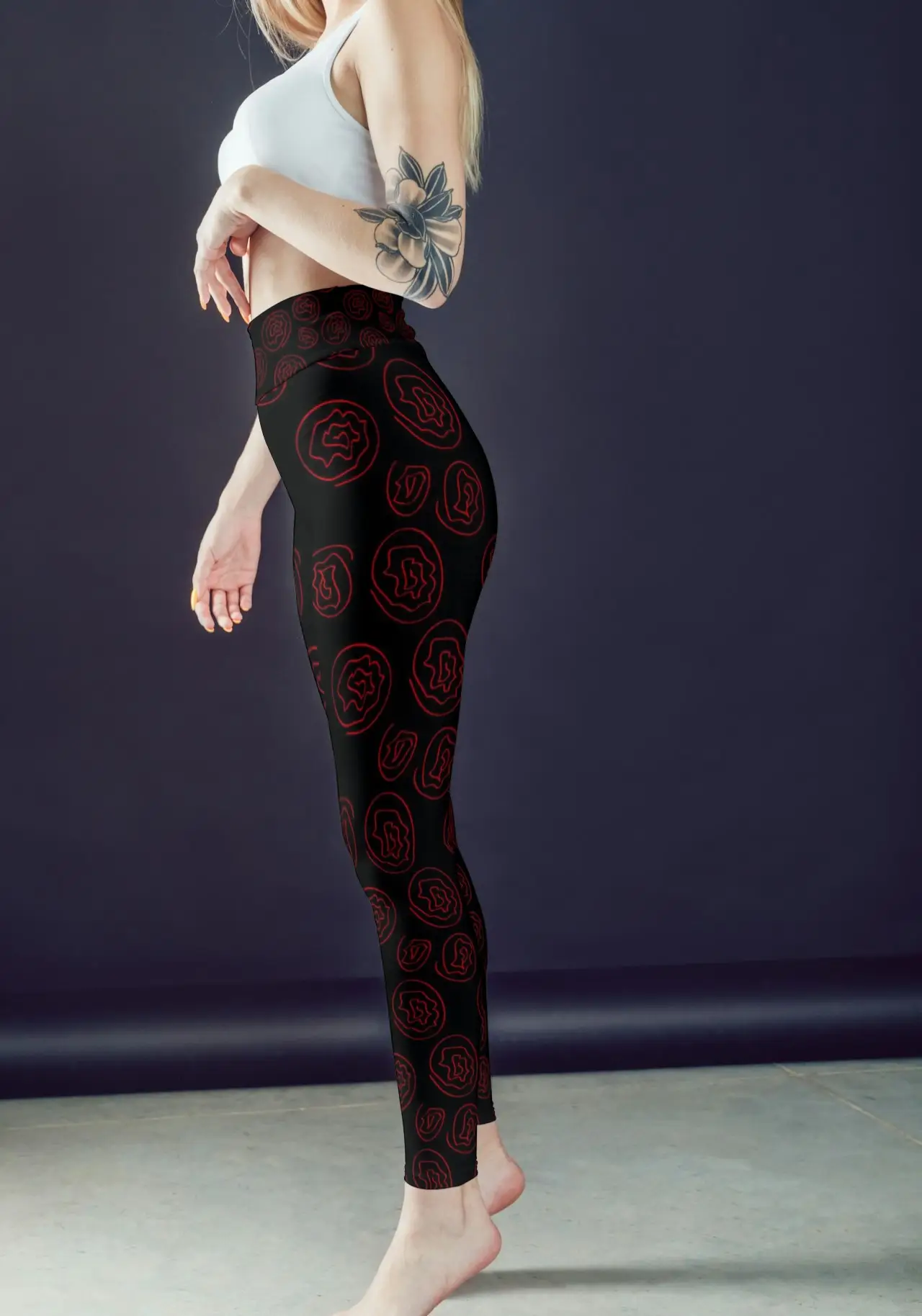 Red Flower Printed Black Women Sports Tights And Bra Set - Image 2