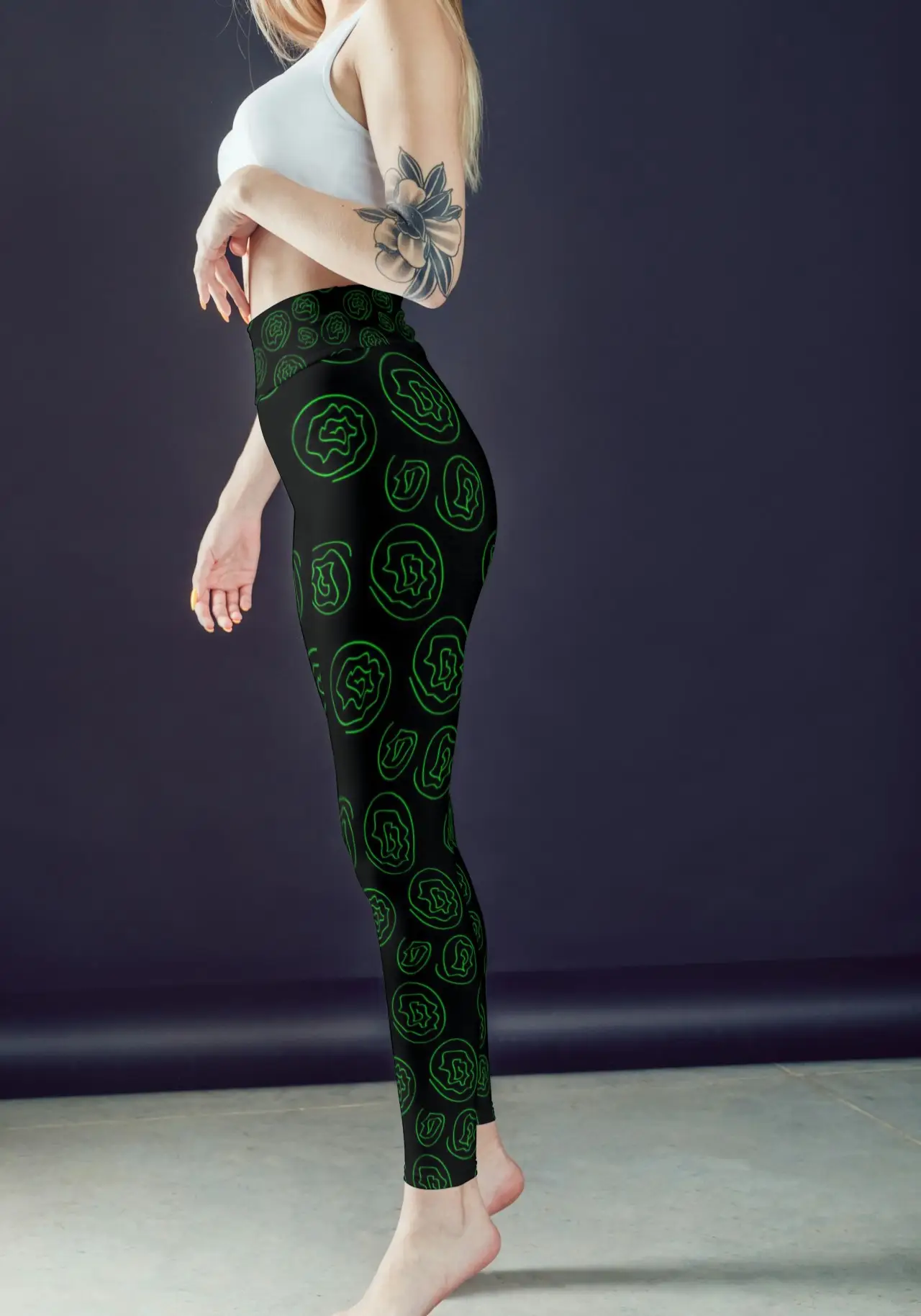 Green Floral Printed Black Women Sports Tights And Bra Set - Image 2