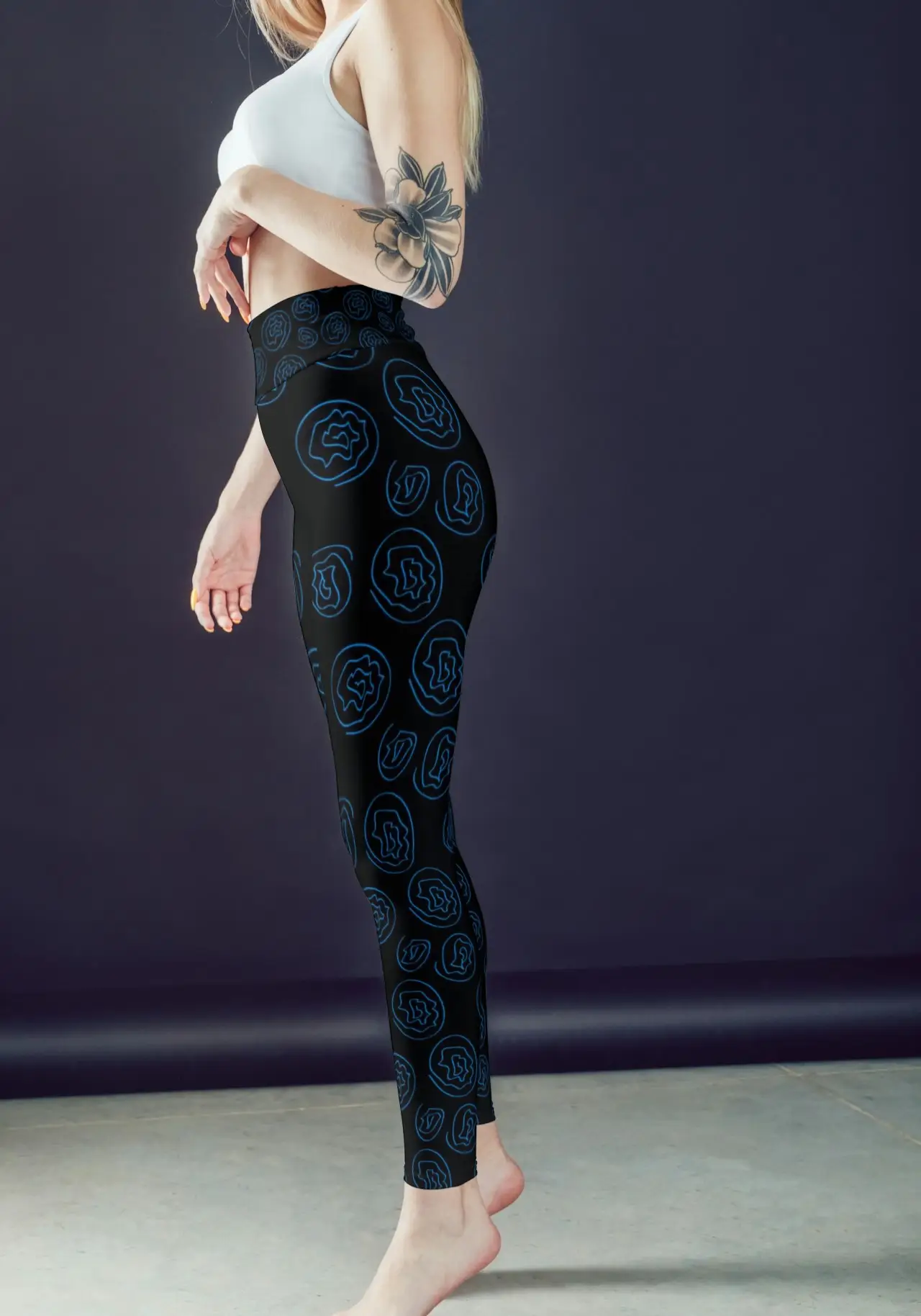 Blue Floral Printed Black Women Sports Tights And Bra Set - Image 2