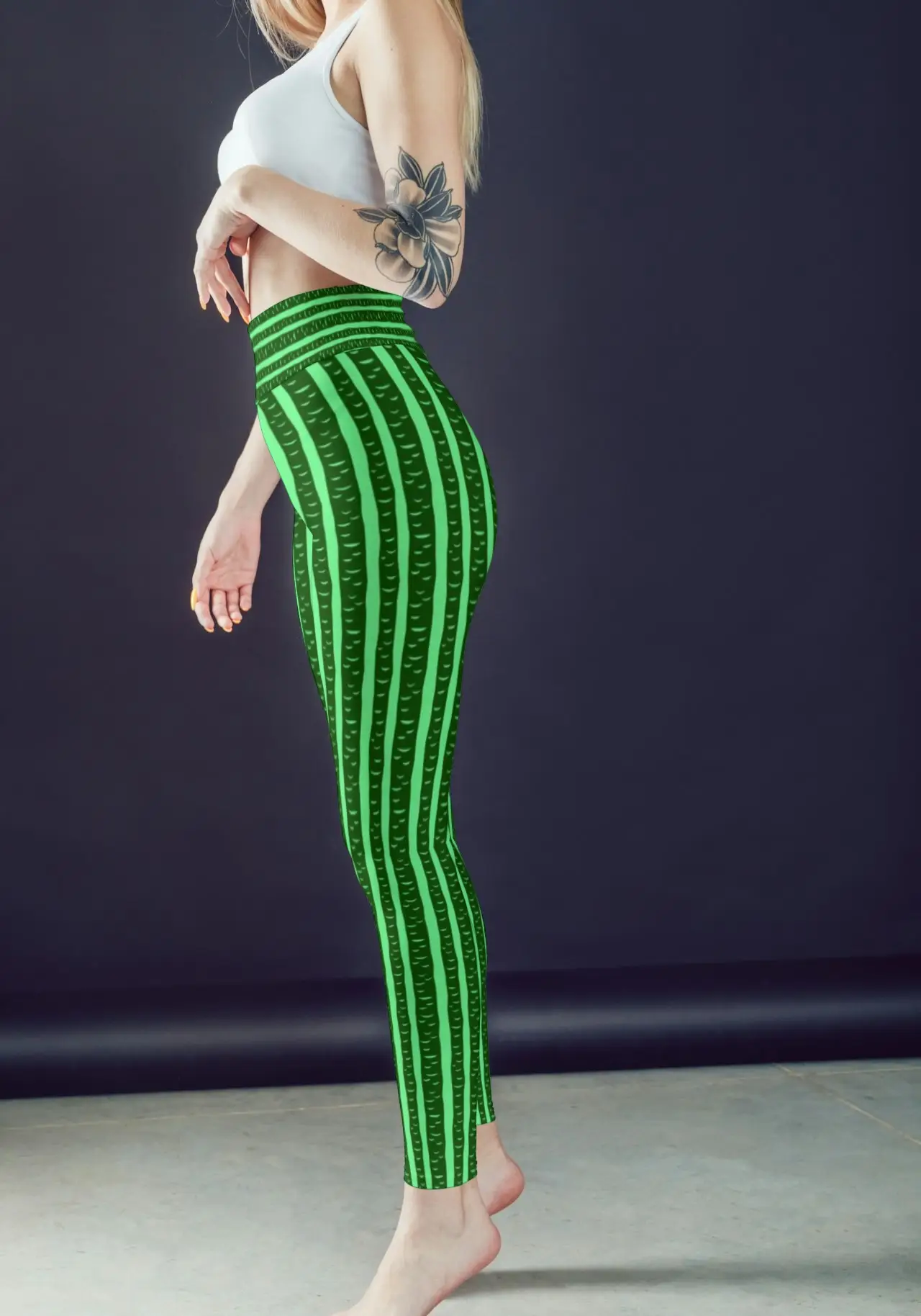 Green Striped Printed Women Sports Tights And Bra Set - Image 2