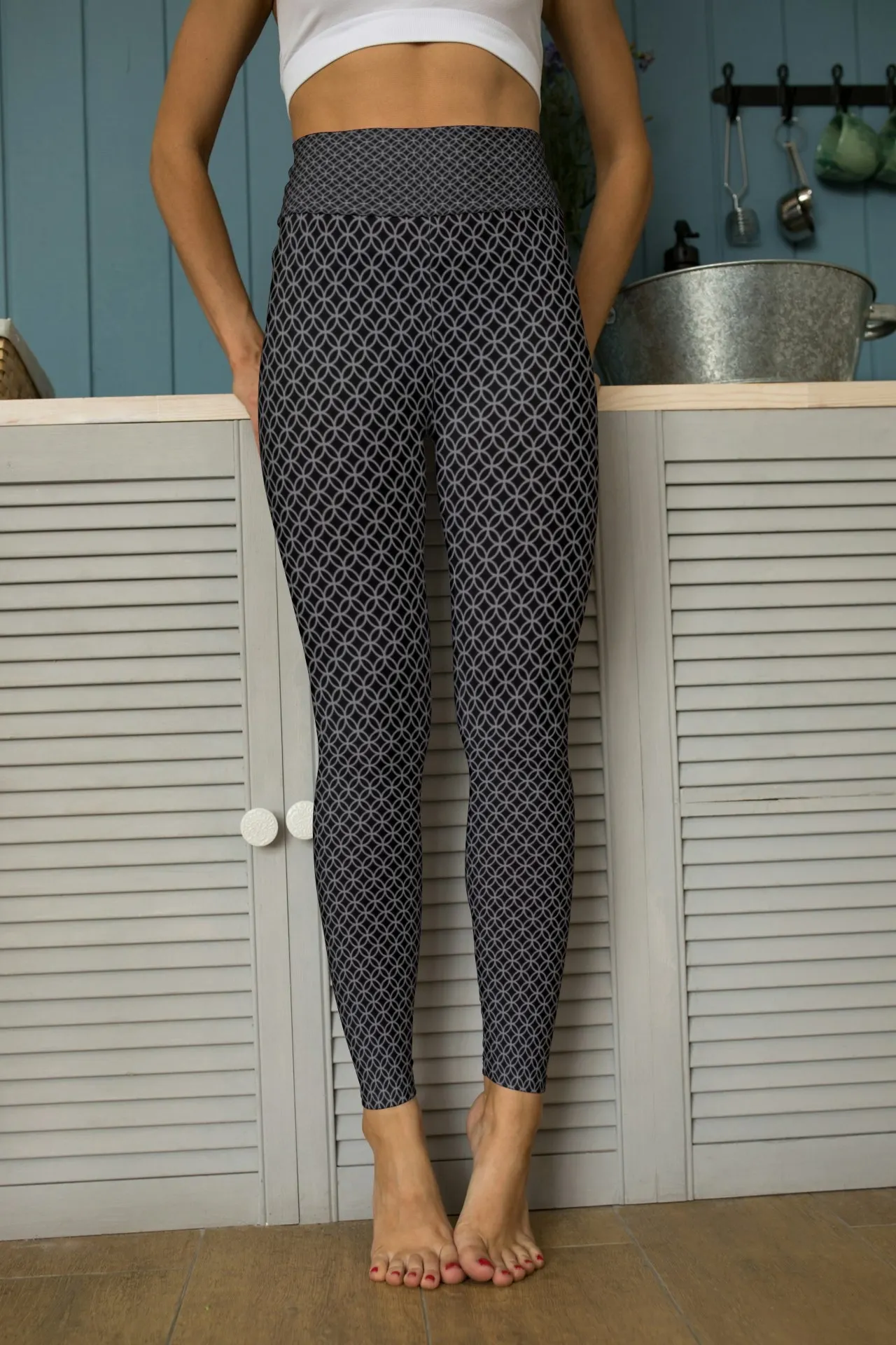 Abstract Print Black Grey  Women Sports Tights And Bra Set - Image 2