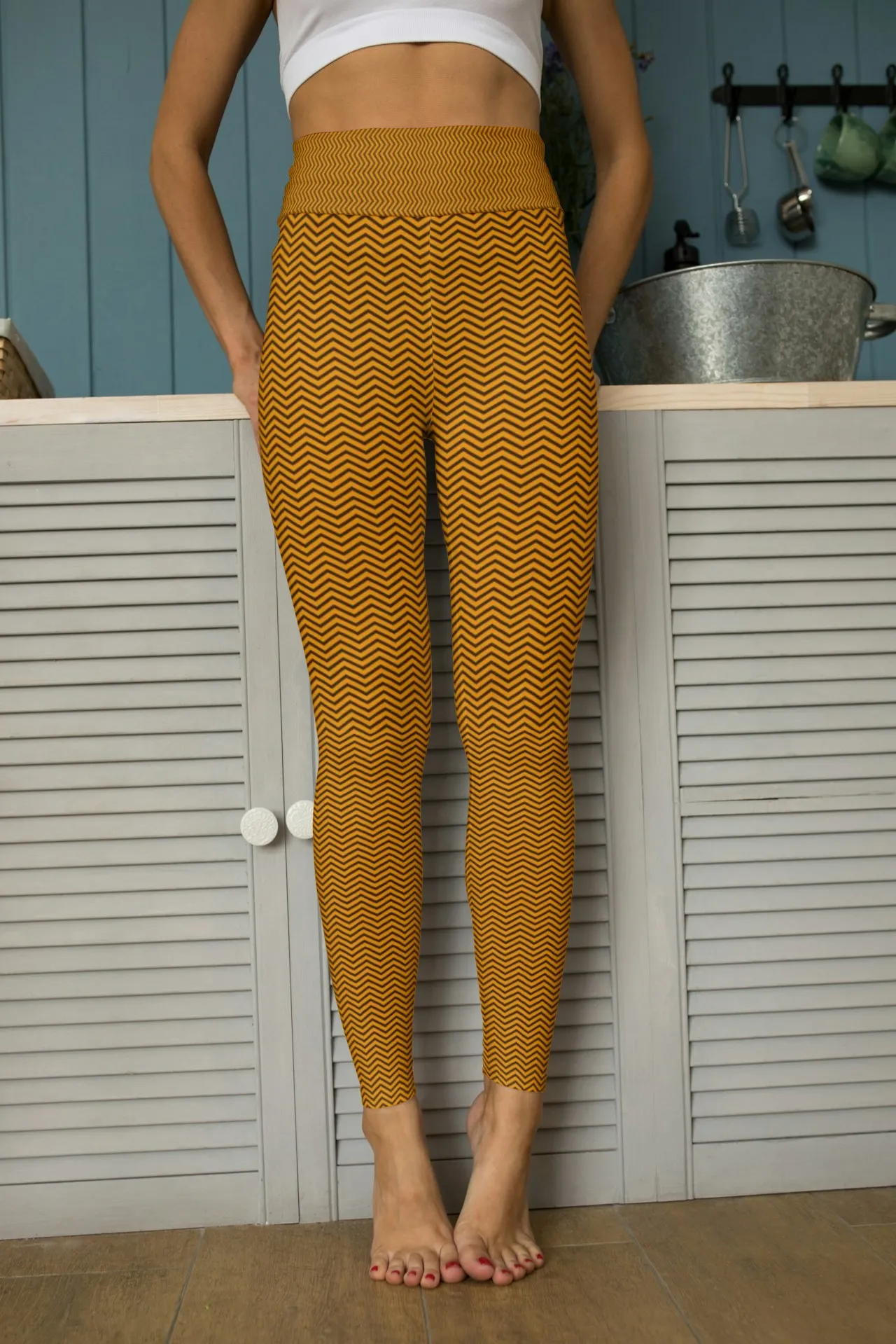 Zigzag Printed Brown Women Sports Tights And Bra Set - Image 3