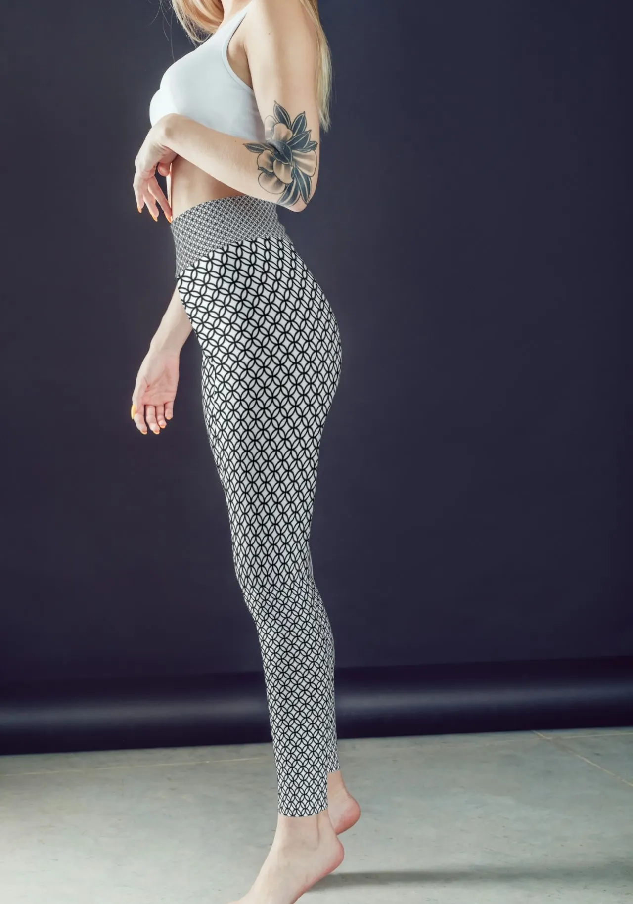 Jali Print Black Women Sports Tights And Bra Set - Image 2