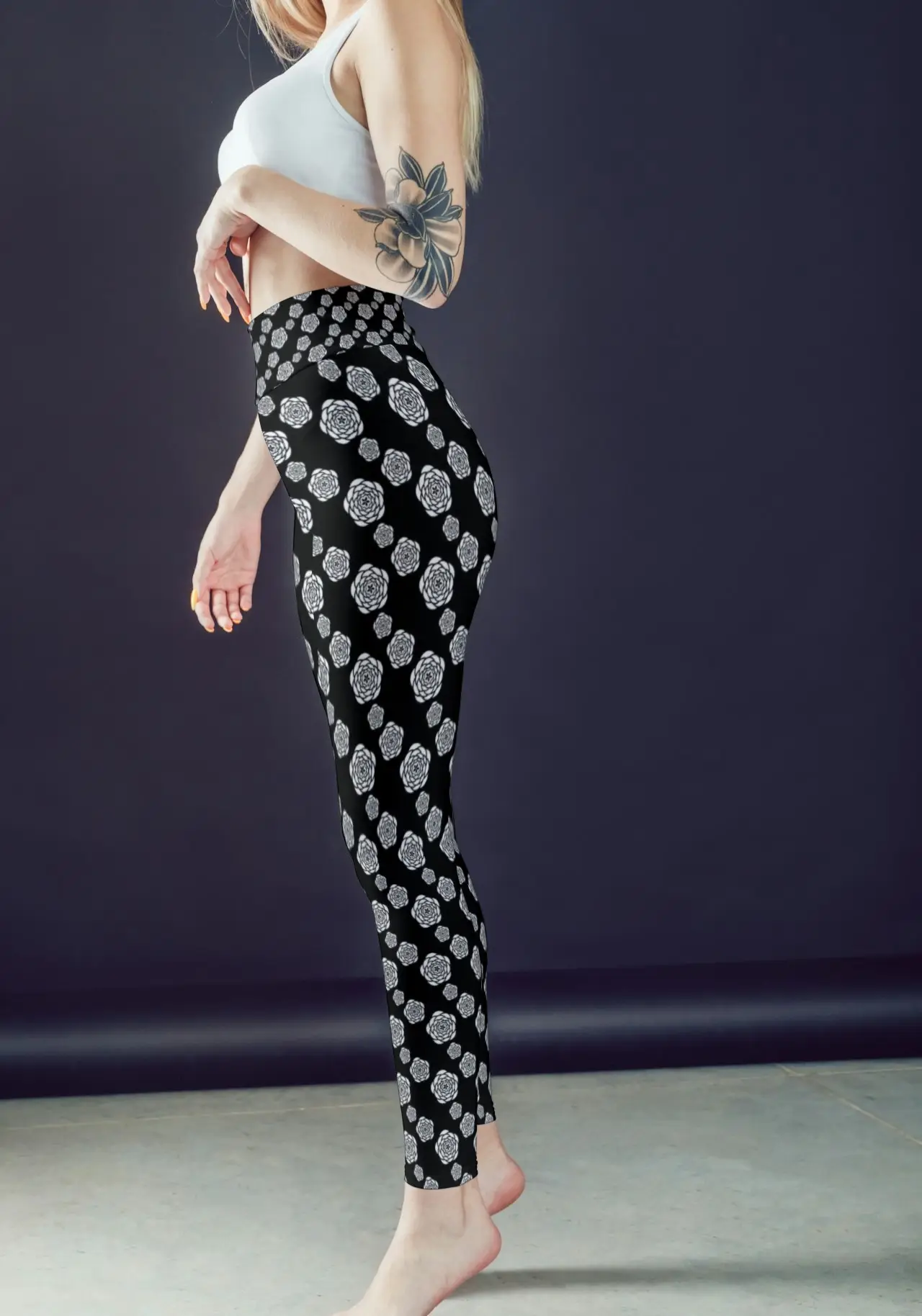 Floral Printed Black Women Sports Tights And Bra Set - Image 2